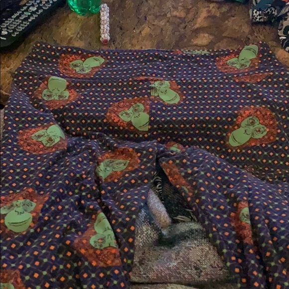 Lularoe  monkey tc leggings hard to find - Picture 2 of 2